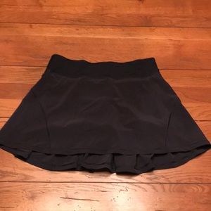 Lululemon women’s Circuit Breaker Skirt II*T black